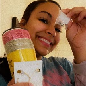 Meet your Posher, Denise